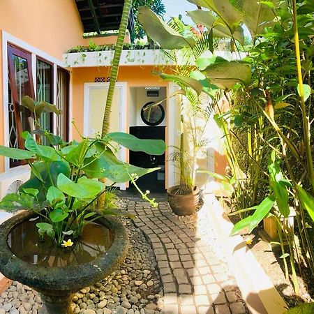 Giri'S Villa Jimbaran Унґасан Екстер'єр фото