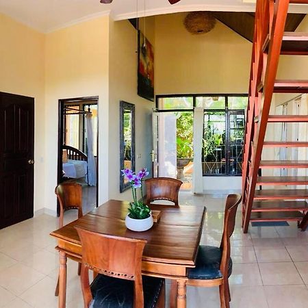Giri'S Villa Jimbaran Унґасан Екстер'єр фото
