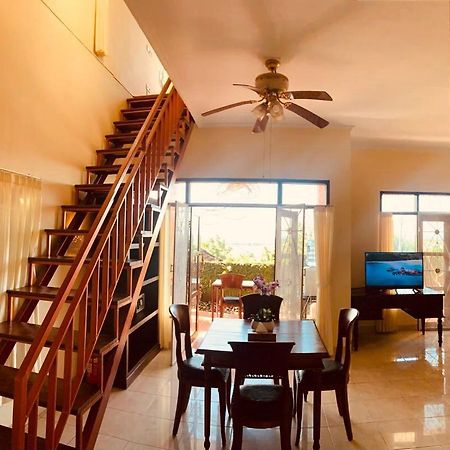 Giri'S Villa Jimbaran Унґасан Екстер'єр фото
