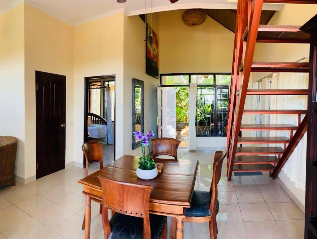 Giri'S Villa Jimbaran Унґасан Екстер'єр фото