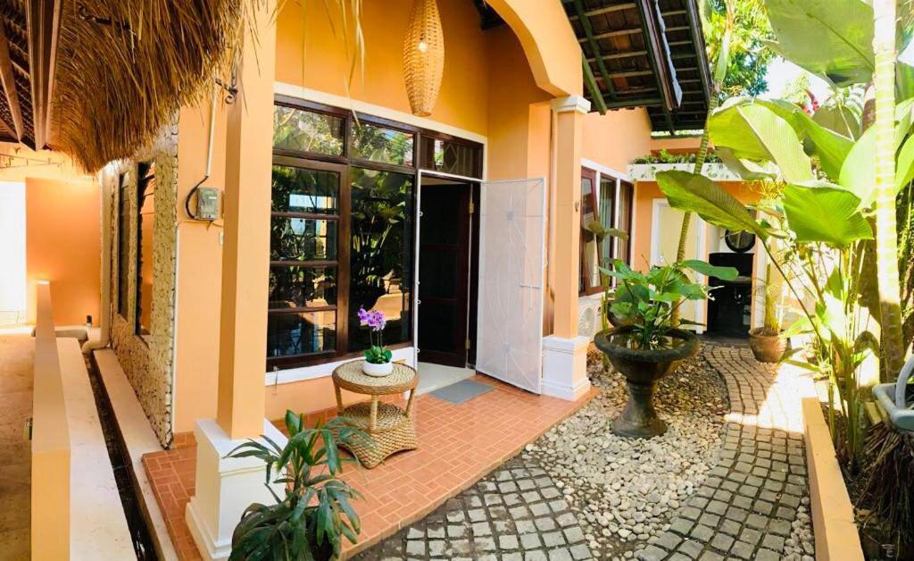 Giri'S Villa Jimbaran Унґасан Екстер'єр фото